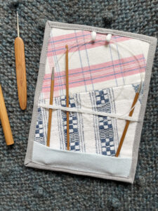 Knitting needle card